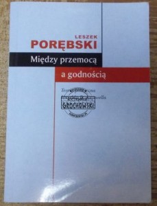 Między przemocą a godnością.  PORĘBSKI