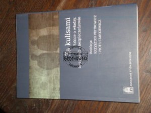 Za kulisami. Szkice o władzy, interesach i bezpieczeństwie
