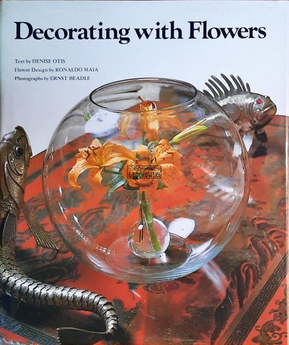 646929 Decorating with Flowers