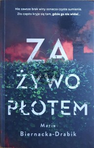 Za żywopłotem