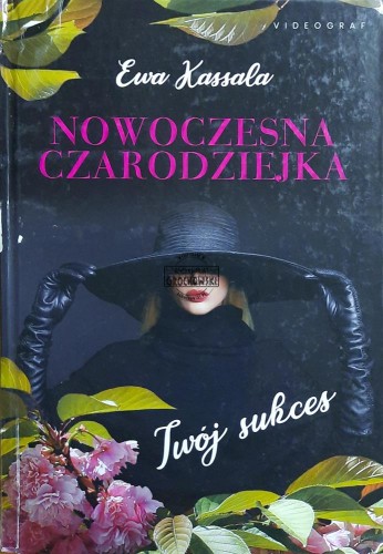 687823 Nowoczesna czarodziejka