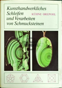 Kunsthandwerkliches Schleifen und Verbeiten von Schmucksteinen