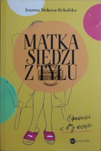 Matka siedzi z tyłu