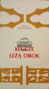 Klucze leżą obok