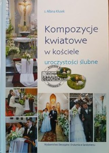 Kompozycje kwiatowe w kościele