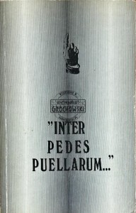 Inter pedes puellarum