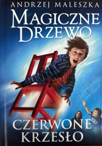 Magiczne drzewo. Czerwone krzesło