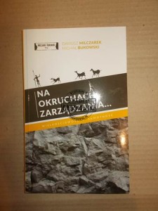 Na okruchach zarządzania... Wielkościowość a samotność